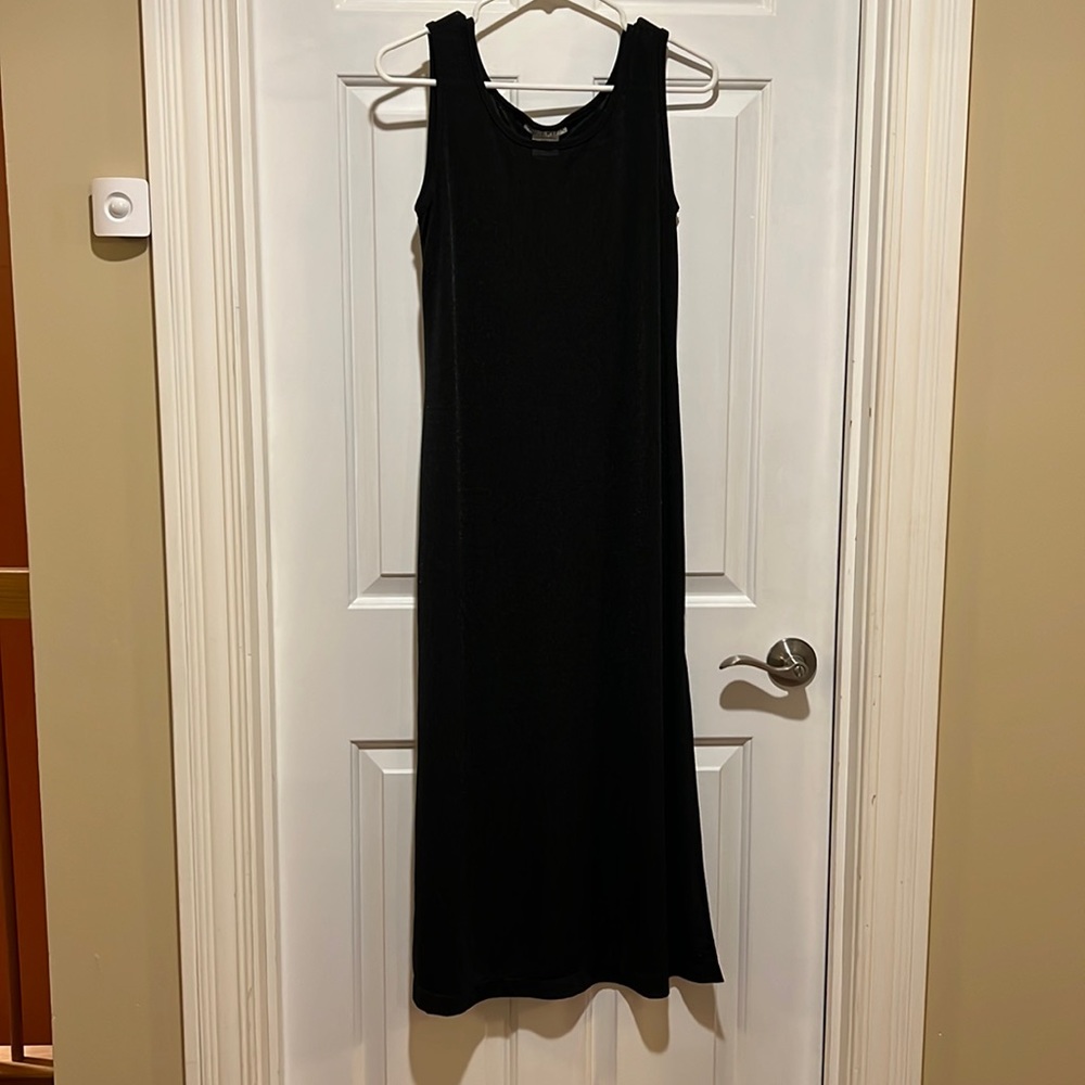 Simple knit sleeveless black dress.
